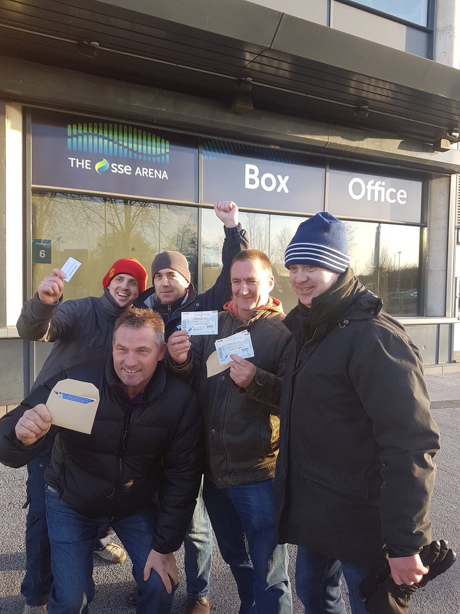 SSEBelfastArena's tweet image. Our first few @U2 customers.
Queueing from 1am this morning! #dedicatedfans