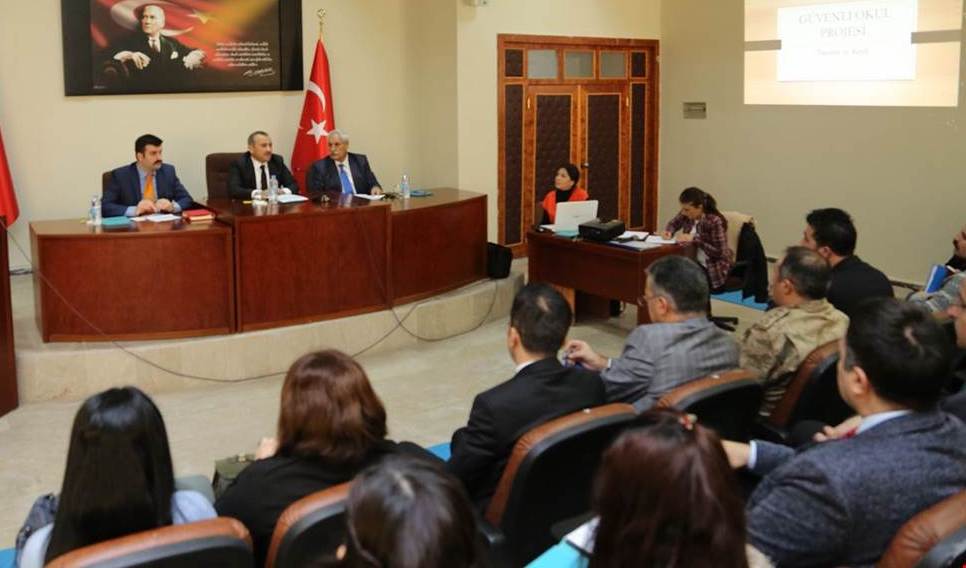 TunceliEMEK's tweet photo. Vali @tuncaysonel “Biz fikriyle çalışmalıyız”
Kent Güvenlik Yönetimi Sistemine Entegrasyon sağlanması çalışmaları ile ilgili Vali  Sonel’in başkanlığında bir toplantı gerçekleştirildi. https://t.co/RuS0cM0f8Z
