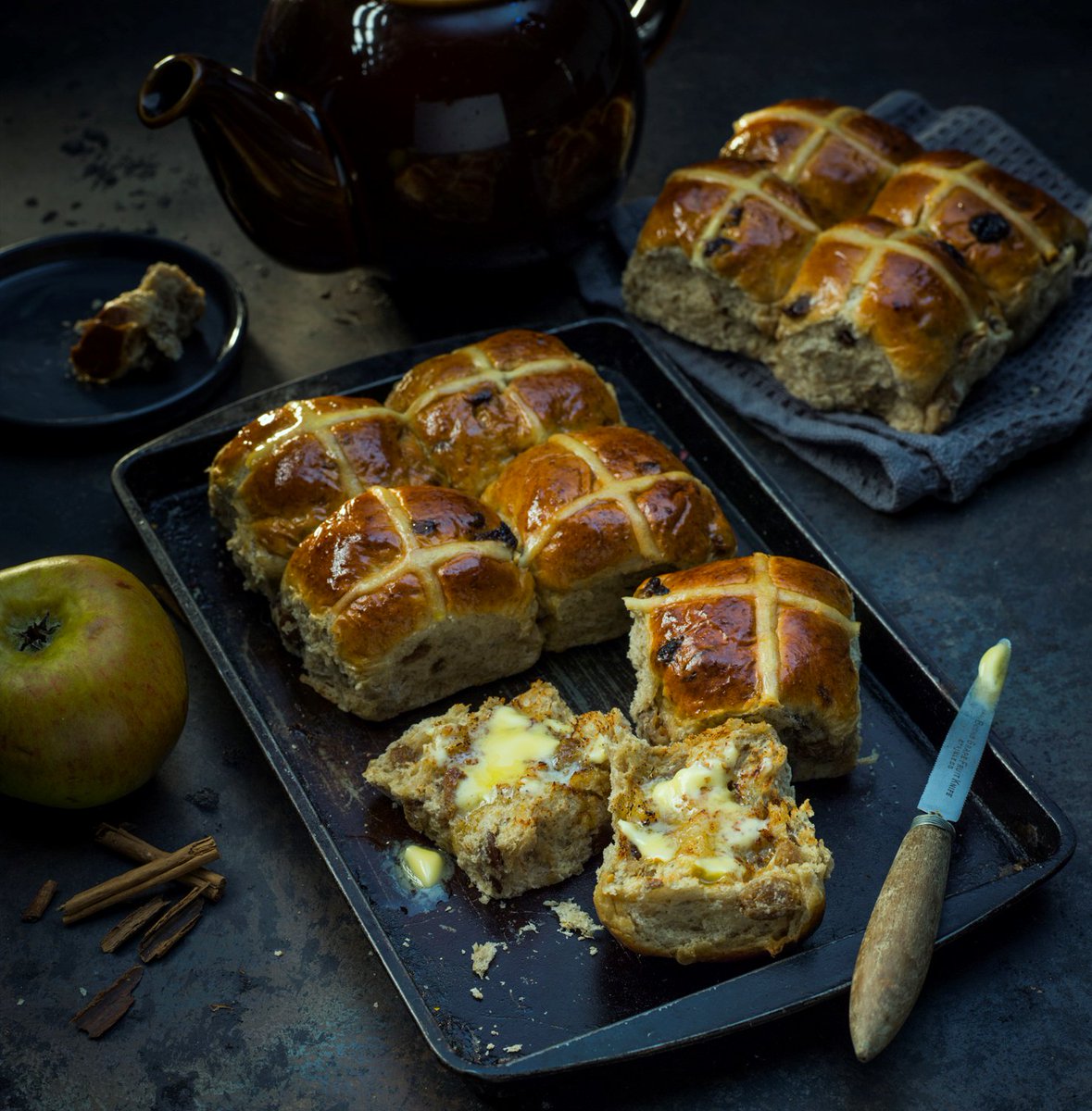 SimplyBetterDS's tweet photo. Hot Cross Buns mean one thing.... Spring has arrived.  

Award winning, Irish made and available in three varieties, shop our special offer of €2 for a pack of 4 in your local @dunnesstores now.  #DiscoverSimplyBetter #DiscoverSpring https://t.co/ruAlzXb6qO
