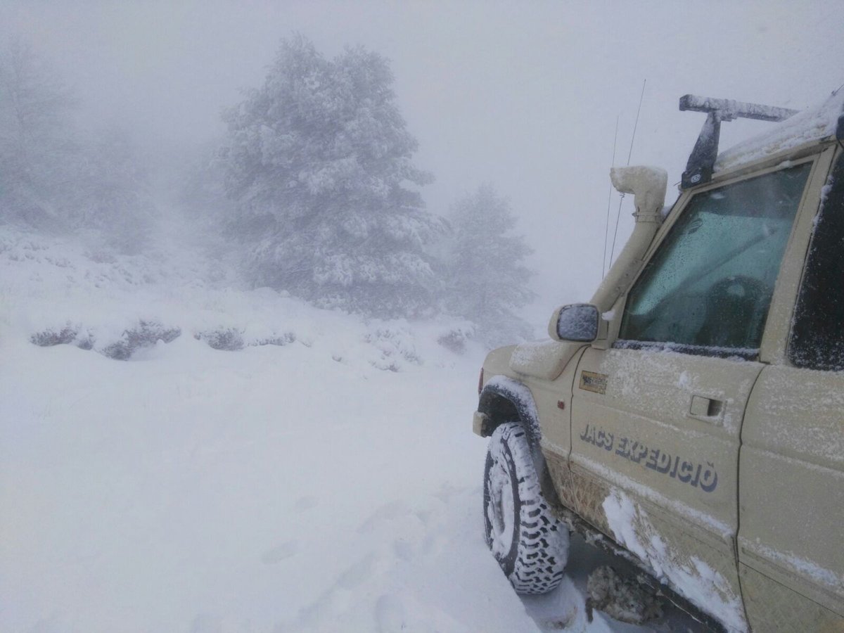 avamet's tweet photo. ❄ El gruix de #neu comença a ser destacable en punts del termes de #Fageca, #Tollos i #CastellsdeCastells, entre les comarques del Comtat i la Marina Alta (#Alacant). Imatges captades per José Andres Seresola a les 10:15 del matí. https://t.co/mNwWi0n2JX