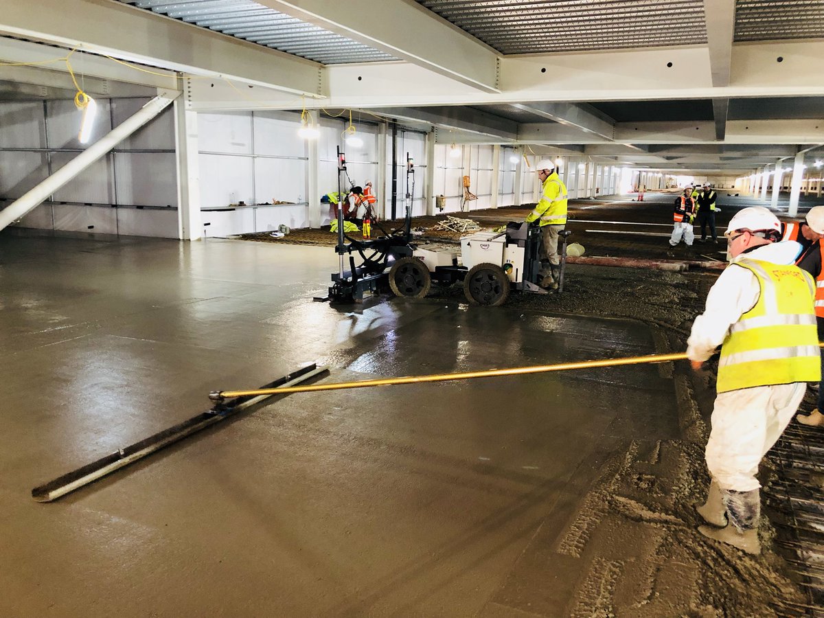 SICFL's tweet image. Stunning mezzanine slabs for @AmazonUK with man and machine in perfect harmony. What a great way to bring back #fabfinishfriday @Somero_Inc