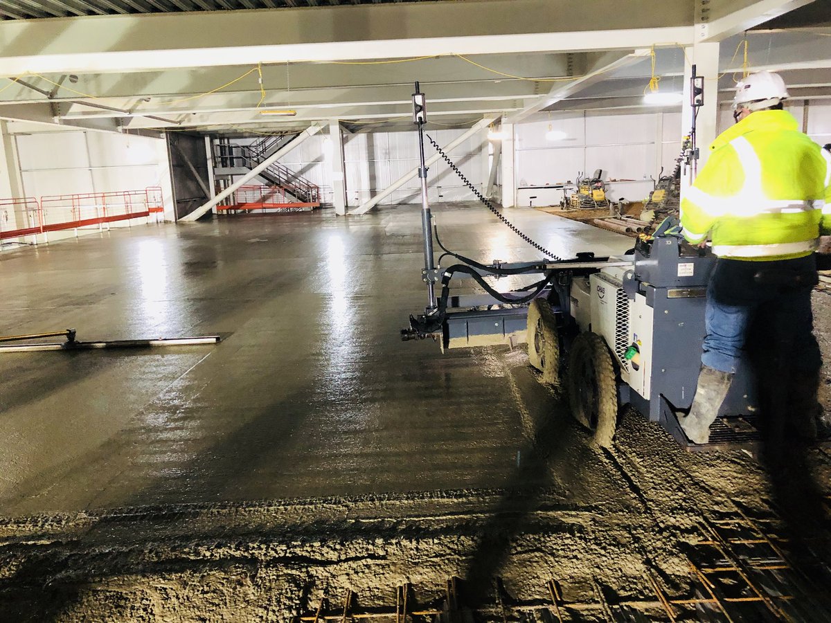 SICFL's tweet image. Stunning mezzanine slabs for @AmazonUK with man and machine in perfect harmony. What a great way to bring back #fabfinishfriday @Somero_Inc