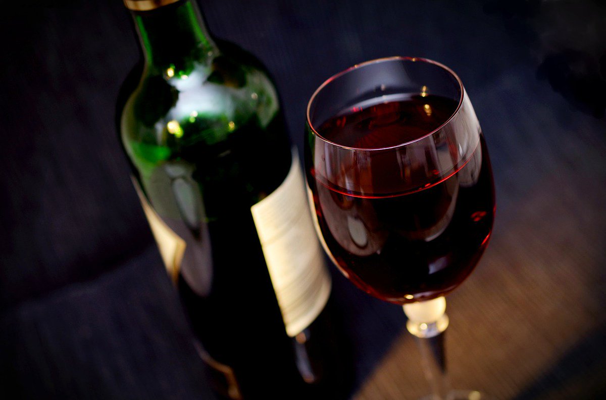 Vini_Istriani's tweet photo. Il vino rosso e’ il colpevole per l’emicrania❓
Se preferite il vino rosso vi consigliamo di consumare anche l’acqua. Cosi’ si evita disidratazione e l’emicrania.
https://t.co/zR66neo6pB
#ilvino #degustazione #laregionedelvino #viniistriani #mipiaceilvino #lecantine https://t.co/cZ1GrcdBL4