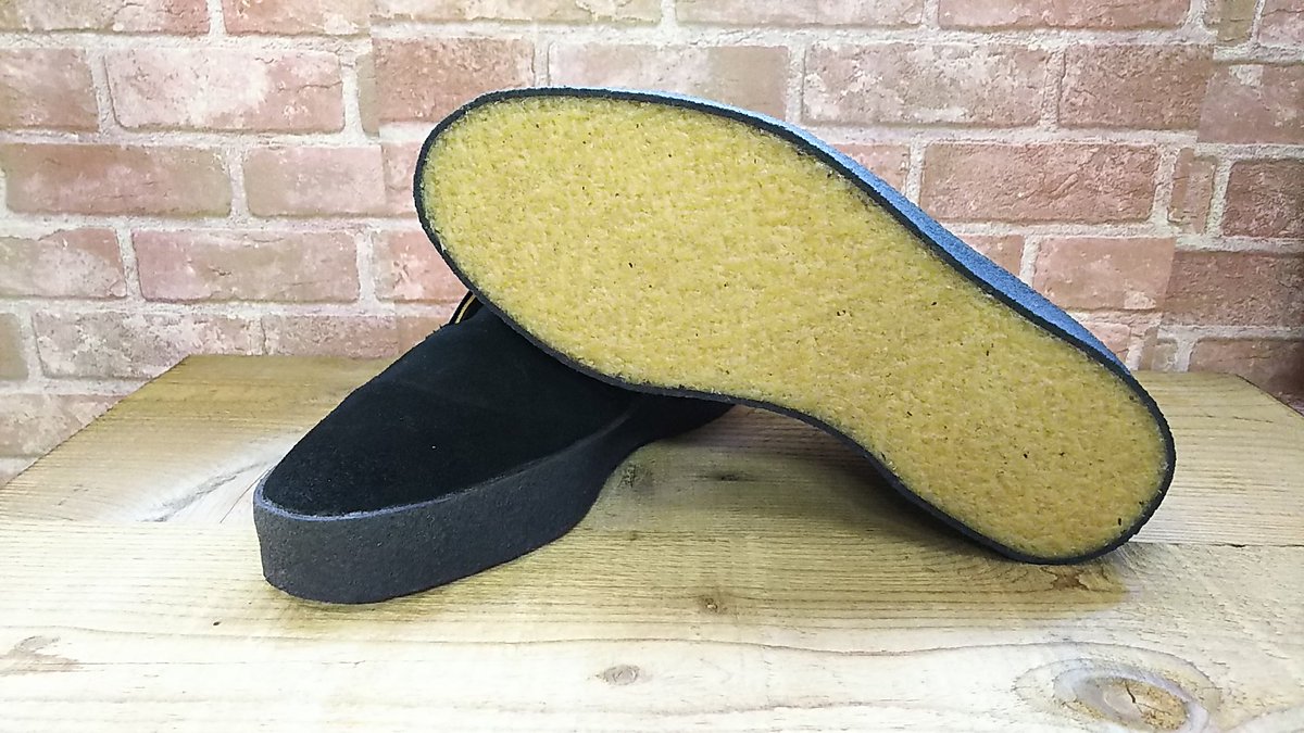 クイックボーイ 愛着工房 公式 サンダース Sanders プレイボーイチャッカブーツ オールソール交換完了です 生クレープソール 生クレープマッドガード ブラック 正直結構手間掛かりますょコレ 生クレープ 生ゴムのソールリペアもお気軽にご相談