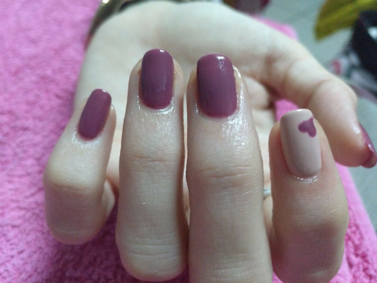 NailsAndCo_mad's tweet photo. 💜¡Somos muy fan de los pequeños detalles que hacen diferencia en una #manicura
💅¿Qué te parece esta?
Una combinación muy 🔝: color morado #51 y rosa palo #8 de Victoria Vynn
🖥️📞 Reserva tu manicura en https://t.co/2EpQqem4QJ #madrid https://t.co/99YMy5CFgV