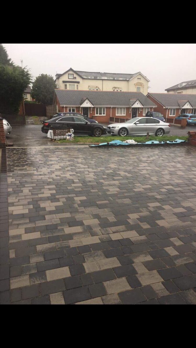 BarleystoneJoe's tweet photo. Barleystone Castlepave smooth Ash Blend. Cracking job by @DavaKeenan on the Wirral. Supplied by @bbrsgroup https://t.co/eCR2r6NGK6