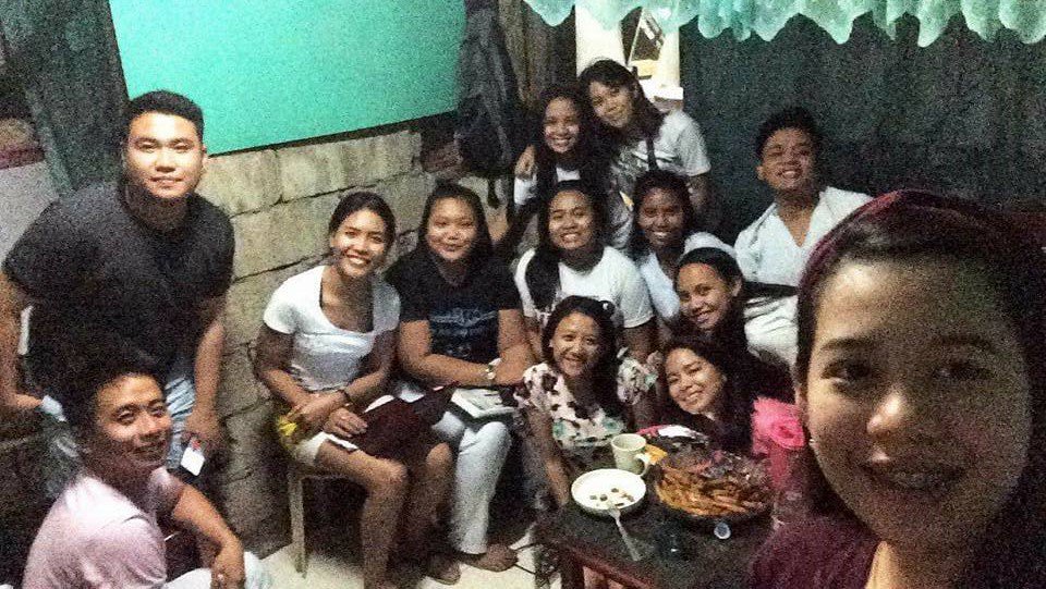 dolores_rona's tweet photo. Thank you GUYS for the EFFORT YOU GIVE TO ME EVEN THOUGHT WE ARE VERY BUSY THIS MONTH.. <3 <3 
#GORGEOUS
#ESPRENS
#THESISMATES
ONCE AGAIN HAPPY  20TH BIRTHDAY TO ME https://t.co/GXSfkghdpx