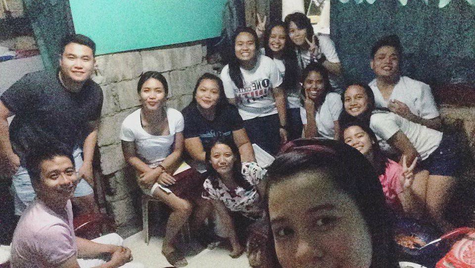 dolores_rona's tweet photo. Thank you GUYS for the EFFORT YOU GIVE TO ME EVEN THOUGHT WE ARE VERY BUSY THIS MONTH.. <3 <3 
#GORGEOUS
#ESPRENS
#THESISMATES
ONCE AGAIN HAPPY  20TH BIRTHDAY TO ME https://t.co/GXSfkghdpx