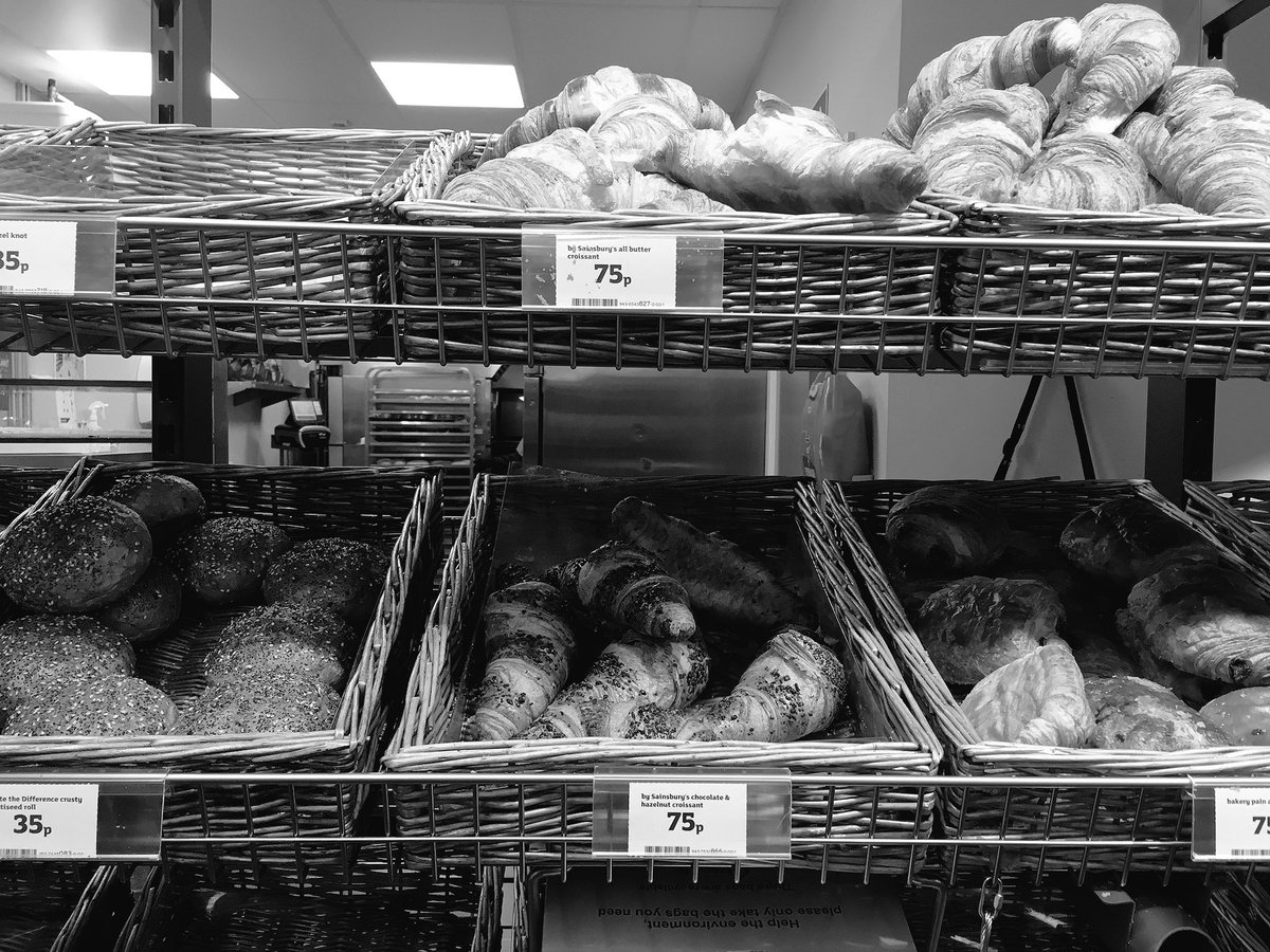 AnaisNin546's tweet photo. Mmmm....oh the choices....what shall I have...? #hungryfriday #toomanychoices #temptationfriday https://t.co/fBbURRFrx2