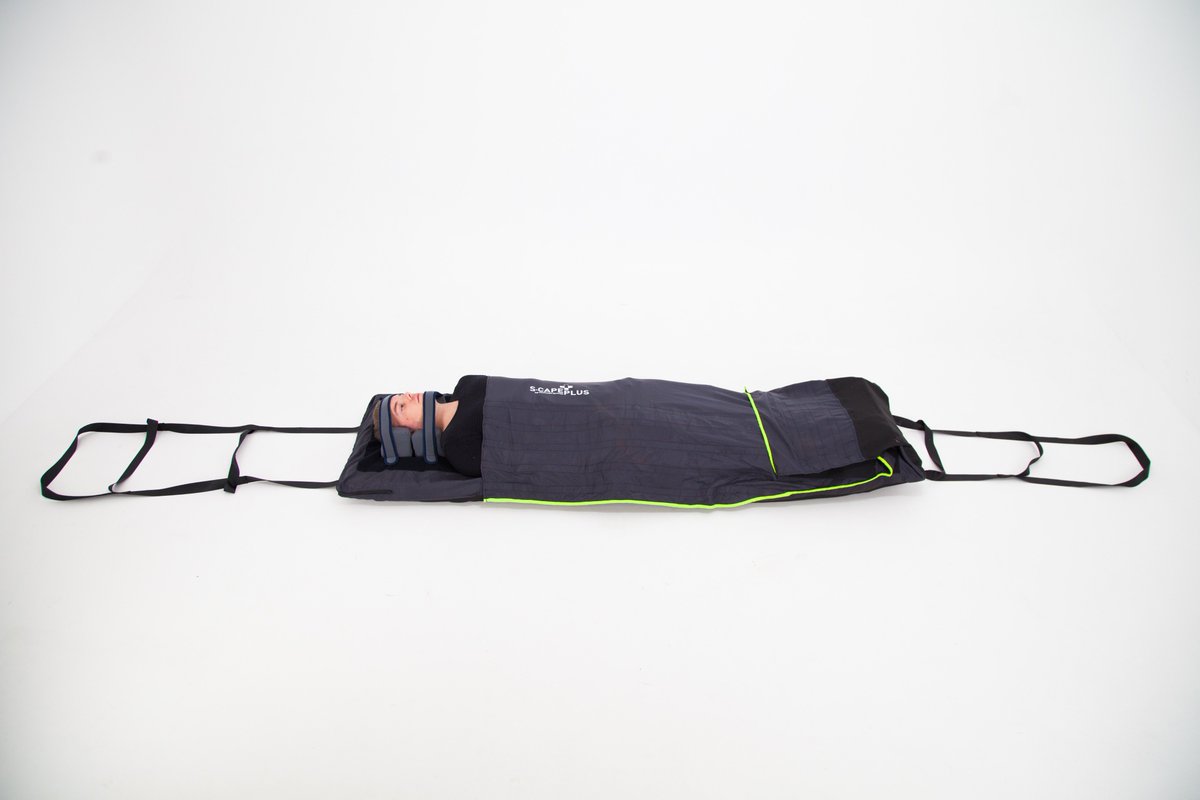 Intertraining's tweet image. Nieuw: het evacuatiematras S-CAPEPLUS Premium! Het belangrijkste detail? De onderkant is volledig uitgerust met ’s werelds sterkste vezel Dyneema®. Alle voordelen vind je hier: bit.ly/2FCU89j