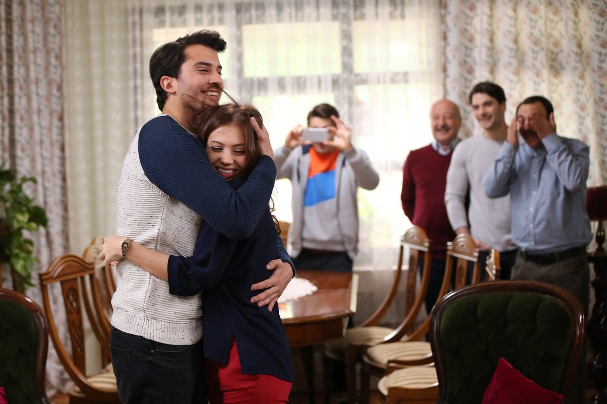 firattaltunmese's tweet photo. #AslanAilem 16. Bölüm Fotoğrafları #firataltunmese #UmutAslan @AslanAilem https://t.co/OybNoQcUOK