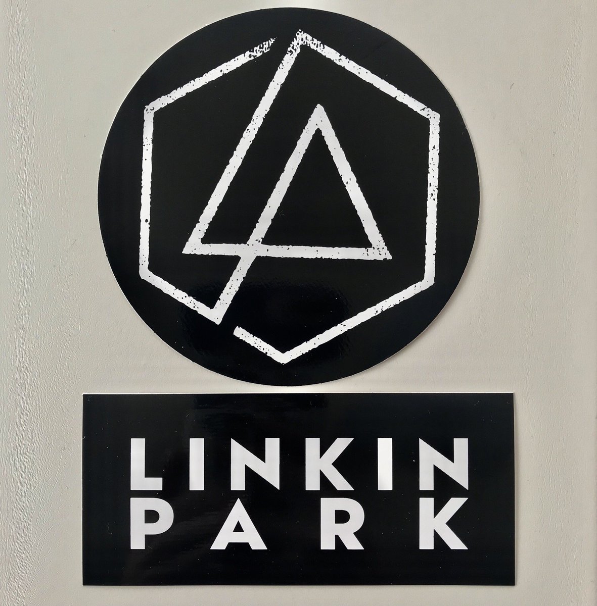 Linkin Park Japan Ar Twitter 1st Anniversary Giveaway 1周年記念プレゼント This Giveaway Is For Linkin Park Fans Who Live In Japan Linkin Parkファンの皆さんに感謝の気持ちを込めてlpu1 Hybrid Theory Ep1枚とlpロゴステッカー2種類1組をプレゼントし