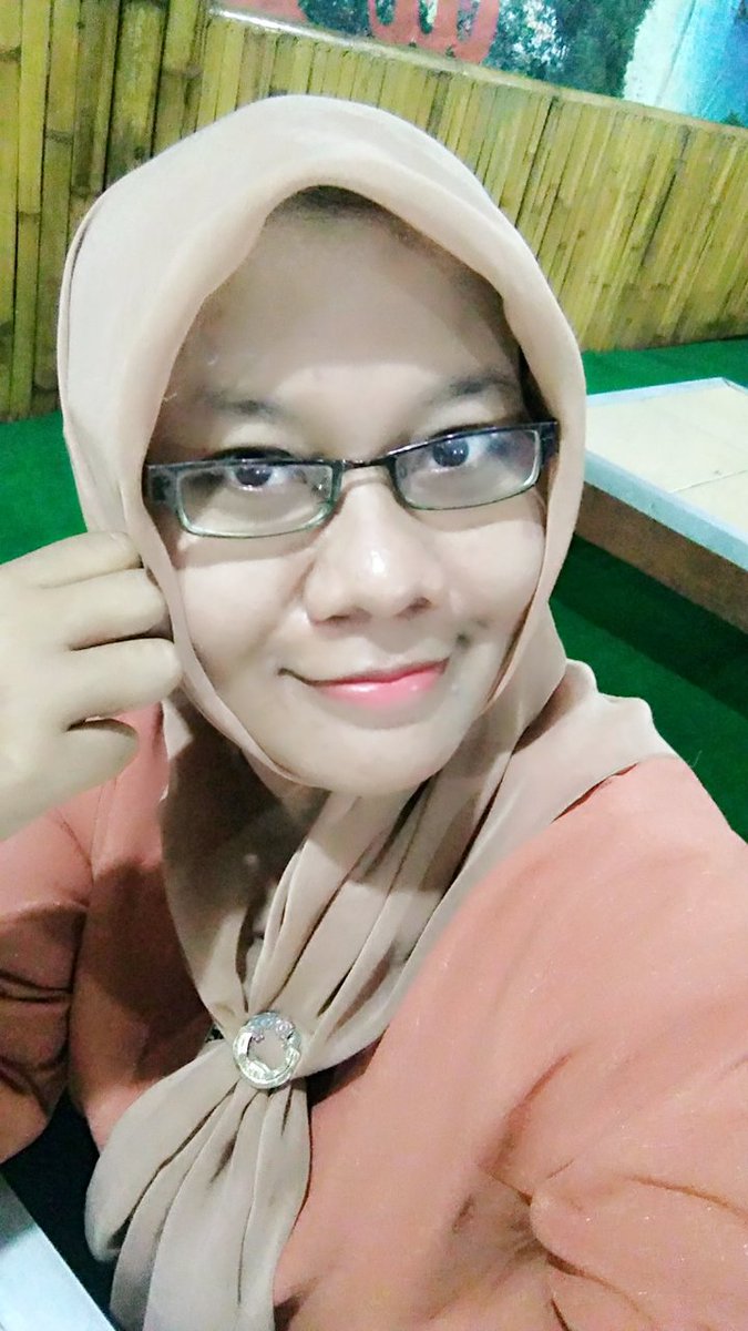 dwiyani_dita's tweet photo. Tak pikir Karo mesem
Tak pikir Karo ngopi
Tak pikir Karo mangan lalapan 
Tak pikir Karo leyeh-leyeh

Ben utekku ora spaneng
Ben awet enom
Ben awet Urip

🤗🤗🤗🤗
😆😆😆😆 https://t.co/6Gq1tlJWCQ