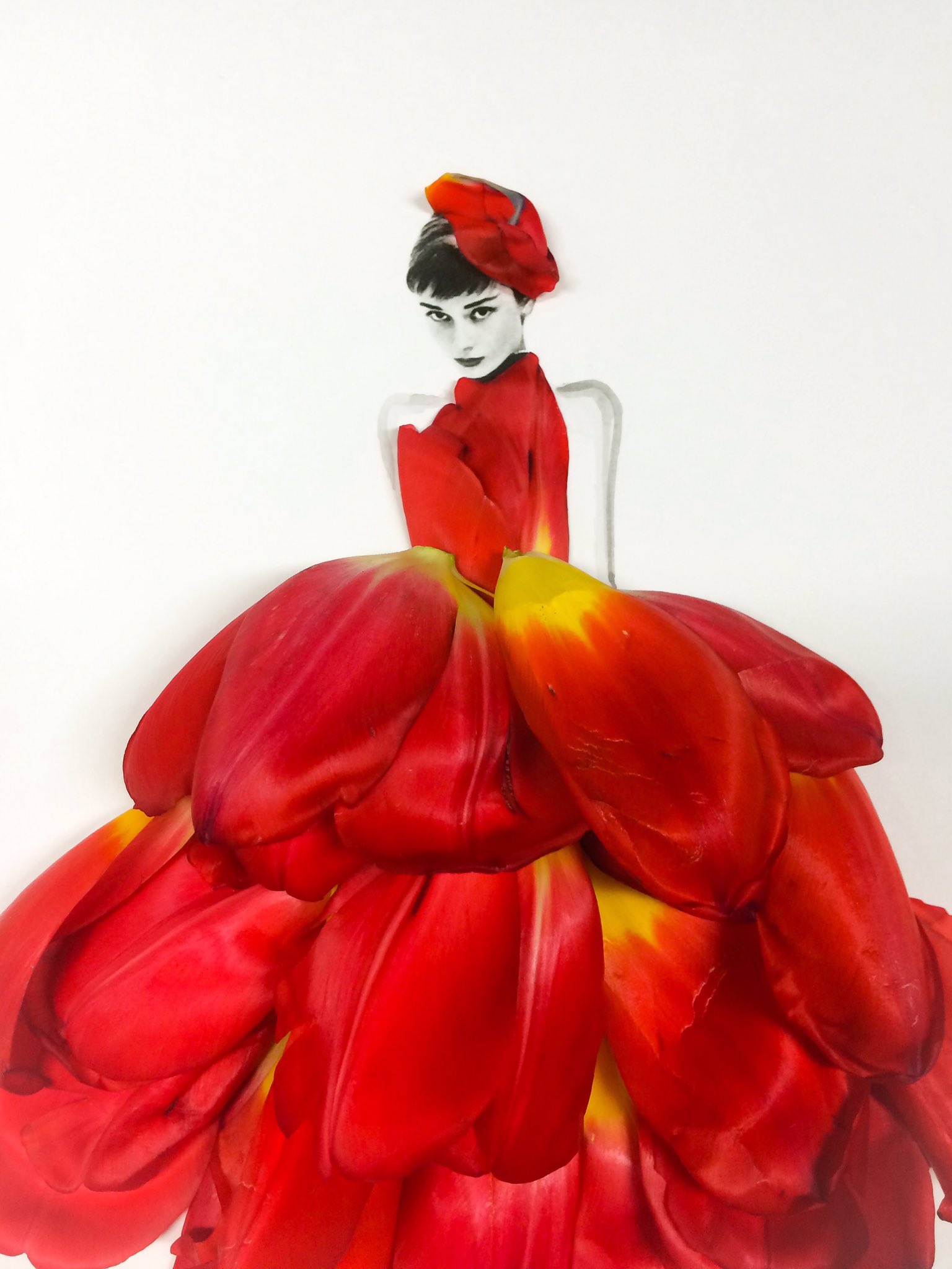 はな言葉 葉菜桜花子 新刊発売 オードリー ヘップバーンと赤いチューリップのドレス T Co 3qeerzsmag Twitter