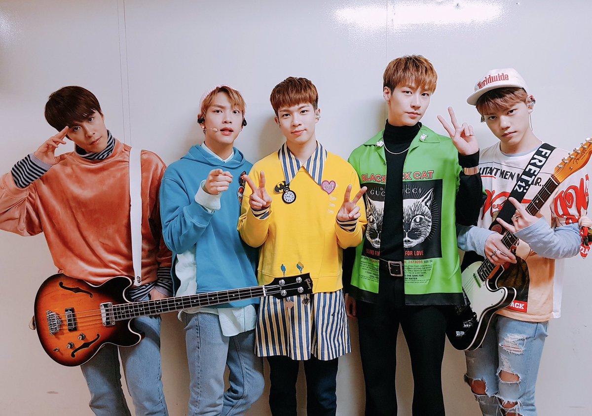 NFlyingofficial's tweet photo. [엔플라치📸] 요즘 핫한 밴드 누구야❓ 엔플라잉‼️저기 뜨거운 남자들 누구야❓ 엔플라잉‼️제일 맛있는 감자는 뭐야❓ 뜨거운 감자‼️

#엔플라잉 #NFlying #엔플라치 #뜨거운감자 🔥🥔 https://t.co/qCj9mAvRyF