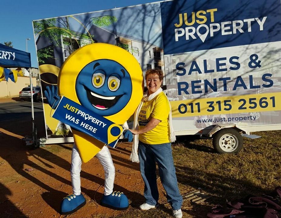 JustMidrand's tweet photo. Happy Friday! #roadshows #justpropertymidrand #pinnie https://t.co/IngY6xFkwR