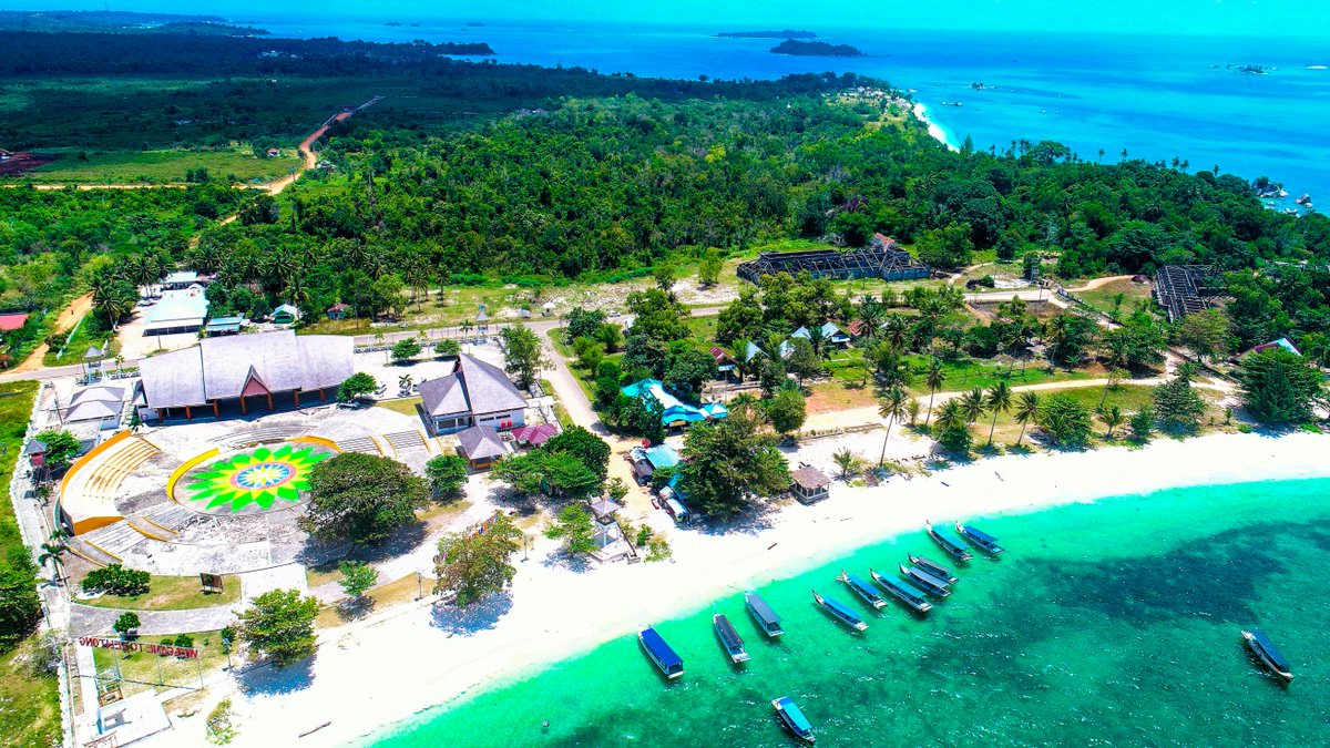 eles_titiheru's tweet photo. #FFGenpi Visit Tanjung Kelayang. Tanjung Kelayang is the Special Economic Zone - Tourism Based that on process to develop by Gouverment trought Ministry of Tourism. #genpibangkabelitung #genpi_id #generasipesonaindonesia #comeandexplorebangkabelitung #visitbabel https://t.co/CFLBbr9Ypw