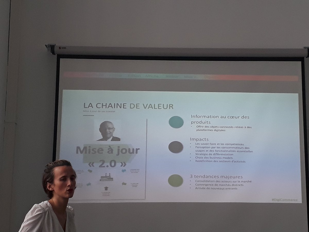 Tiph_Marchioni's tweet photo. @combes_amelie nous parle de la chaine de valeur 2.0 intégrant les #IoT et leur impact ⬇️📱 #Digicommerce #commerce https://t.co/TgDJepm0kW