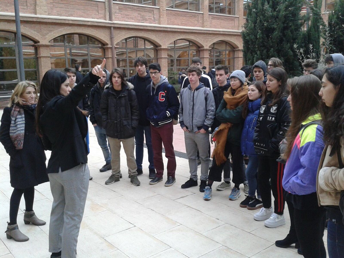 colegiosilbcn's tweet photo. Els alumnes de 2 #BatSIL visiten avui la @UAOCEU coincidint amb la seva jornada de portes obertes #SecundàriaSIL https://t.co/LPj1NtSYoA