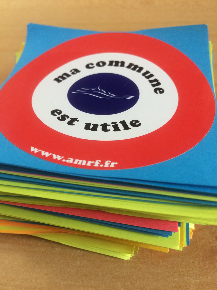 Maires_Ruraux's tweet photo. Le développement html d'un #wikidesmaires, ça fait un paquet de post-it !
@SimonThenoz, Séverine Labayle, Marie Thizy, Jérémy Martin et Darin Mateev https://t.co/iN9v8yxf1z