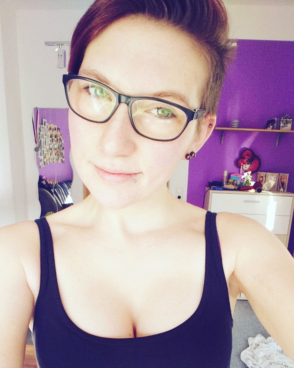 jasif9795's tweet photo. #ungeschminkt #Spätschicht #LiebezumBeruf #shortHair https://t.co/qRIsy88UzZ