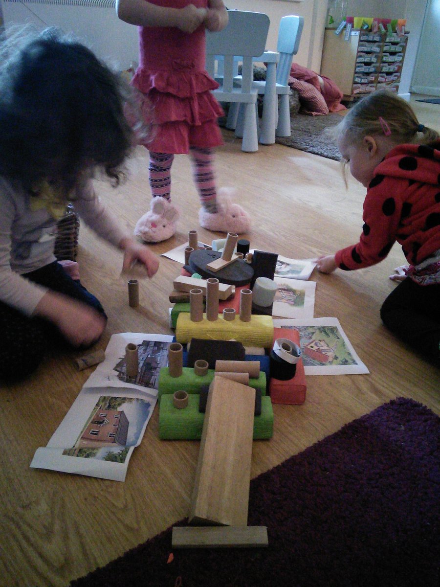 snapatworth's tweet photo. Goldilocks is being spoilt with the choice of houses made by Pre School. They even each have different flavour of porridge inside! Which one will she choose? 🏡 #NationalStoryWeek #Storyofthemonth https://t.co/JhfX2z6Maz