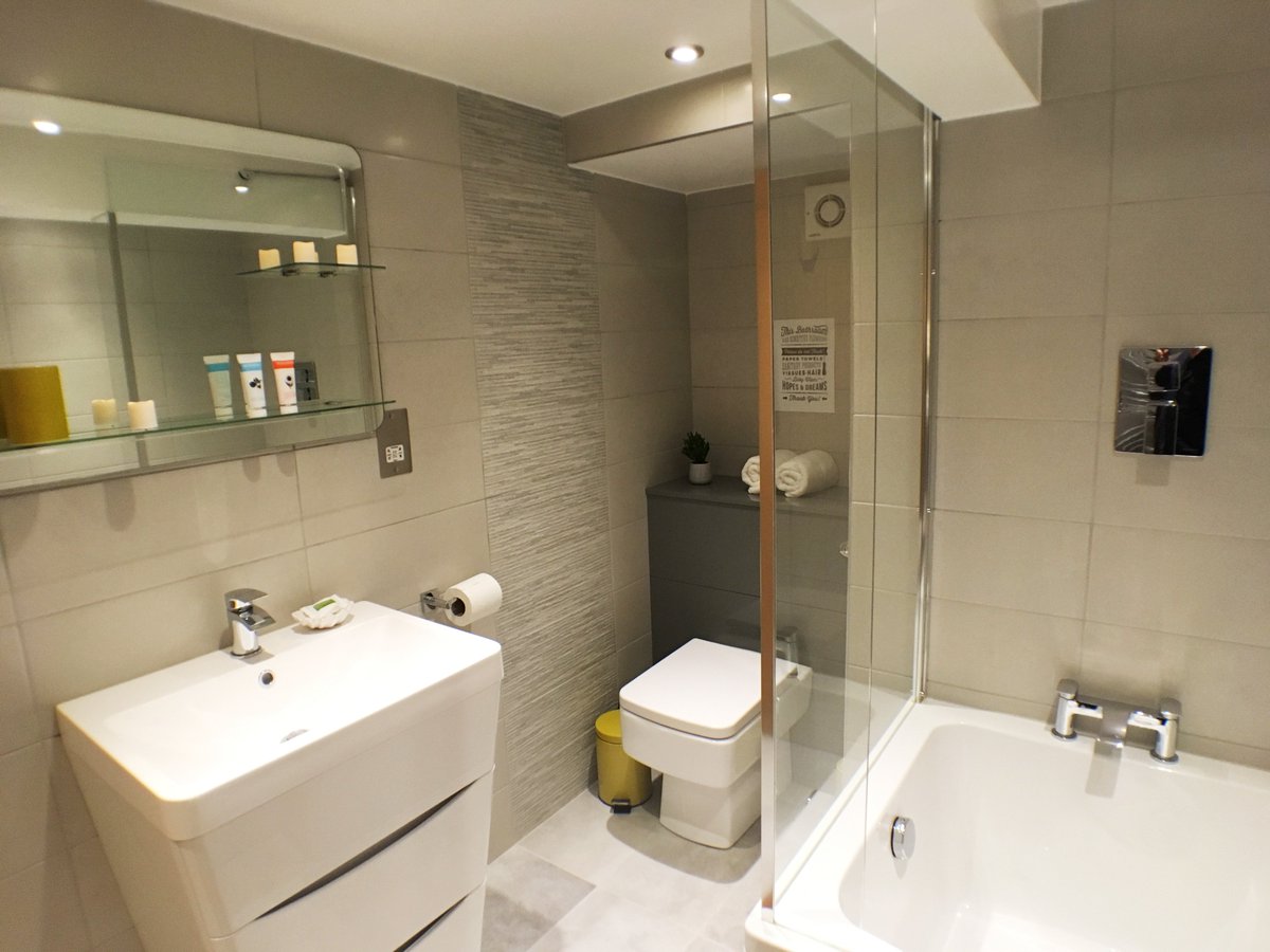 Make this #ValentinesDay2018  a special one! Use code #NottinghamLove18 and get a £15 discount staying in one of our #boutiqueapartments Free Prosecco when you book here: tinyurl.com/ybkqh7x6 #smartservicedapartments