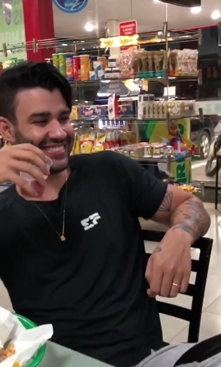 inspiramorgl's tweet photo. uma obra de arte chamada gusttavo lima sorrindo https://t.co/iPpDllJjHz