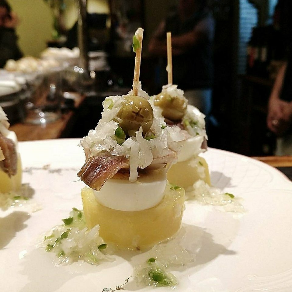 Amazing #pintxo inspo over at Bar Tamboril, Donostia! Happy Friday everyone 🍢🍻