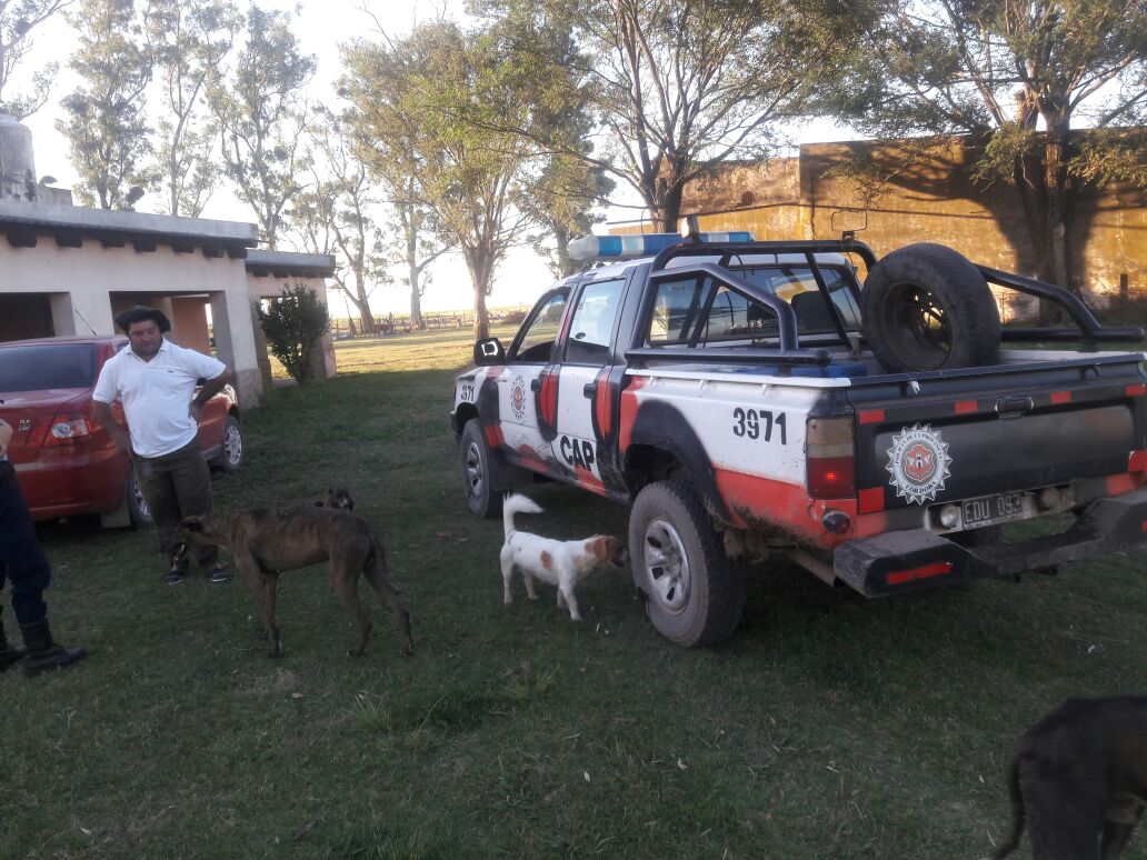 PoliciaCbaOf's tweet photo. #DptalUnión #OperativodeSaturaciónRural en diferentes localidades de la zona. Se #Controlaron: 56 establecimientos rurales, 14 vehículos y se identificaron 24 personas. https://t.co/GeZlWEjKTf