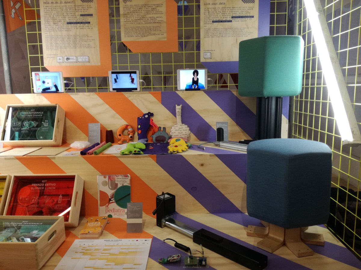 crassociati's tweet image. "La tecnologia non è buona né cattiva è neutra. Sta a noi scegliere come usarla". Alessandro Squatrito @crassociati live da #dotfactory talk @ #999domande exhibition @LaTriennale 

#futureliving #IoT