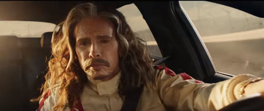 RockTotalweb's tweet photo. El músico STEVEN TYLER de #Aerosmith protagonista del espectacular anuncio KIA Stinger donde rejuvenece de manera increíble a la carrera. @kiamotorsiberia #steventyler https://t.co/uozkJ2B2dk