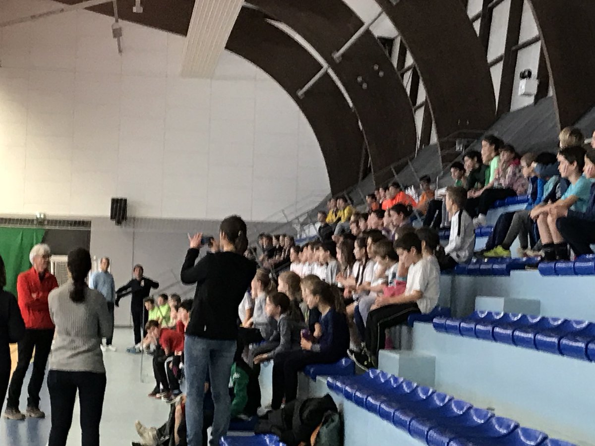 HandballOrvault's tweet photo. Grosse ambiance pour la dernière activité dans le cadre du projet #HandPourElles 🔥 avec le tournoi Inter-écoles. 
Émotion, Fair Play, et Handball vont rythmer la journée 😁👍🤾‍♀️
#SportPourElles #Orvault #Handball #ProjetFou https://t.co/v6Yg743Qo9