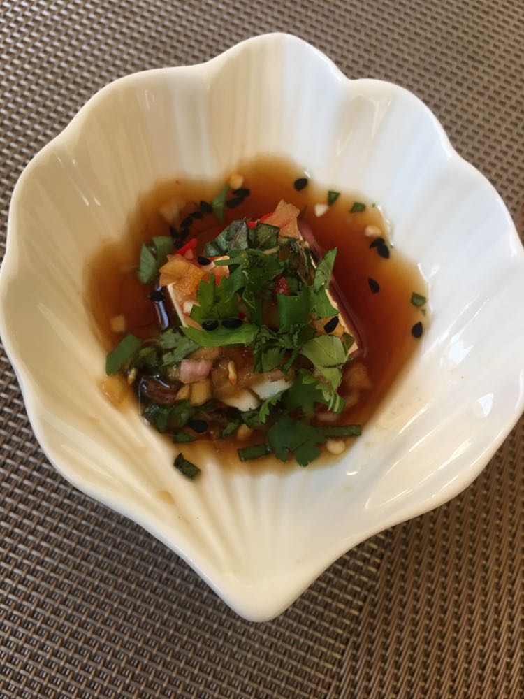 ZLoungeMumbai's tweet photo. #AmuseBouche sire?
Chilled Tofu with an Herb Salad. See you soon. Call us and make a reservation: 022 66238888 for a gourmet Thai experience. 
#zloungekhaosan #thai #thaifood #thaifoodlover #mumbaifood #mumbairestaurants #juhu #gourmetlife #thaicuisine #thaigreencurry #herbsalad https://t.co/jWrcuZPeNY