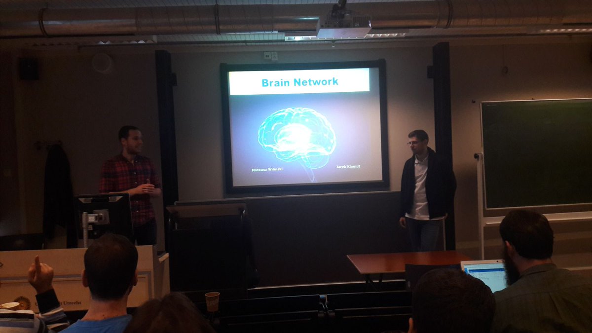 wwcs_2018's tweet image. Brain networks using EEG data