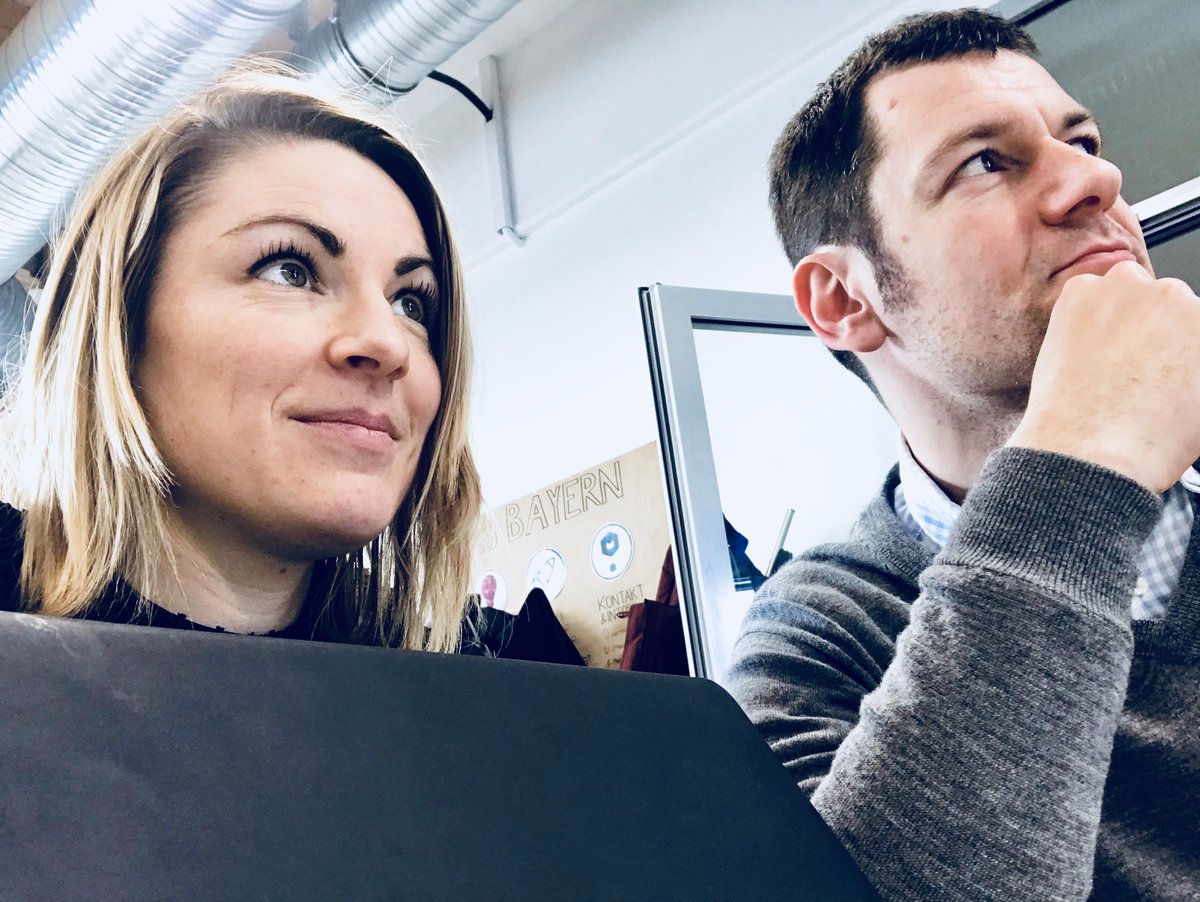 nad_rig's tweet photo. #medialabday @MediaLabBayern @blacktarmac isst hier nicht nur Brezn, er erzählt auch, was das APA-medialab so macht. Zum Beispiel komische Namen für Journalismus-Bots aussuchen. #egon https://t.co/1EtlKlXj9T