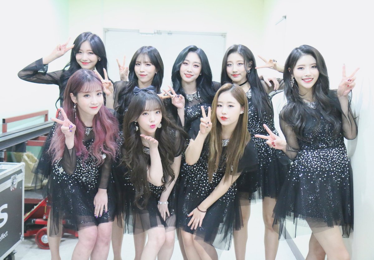 [#Lovelyz] 여러분들의 추운 겨울을 따뜻하게 만들어줄 겨울나라의 요정들👼이 돌아왔습니다 오늘부터 3일간 진행될 <겨울나라의 러블리즈2> 다들 즐길 준비되셨나요? 엄청난 무대들이 준비되어 있으니 기대된다면 소리질뤄!!!!😆

#쏠짓옌의_개인_무대도_기대_기대💕
#겨울나라의_러블리즈_DAY1