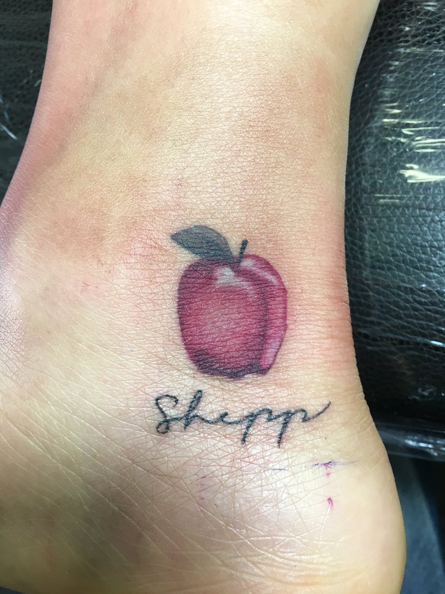 Y S Ink Works Ar Twitter カラーアップル Tattoo タトゥー 刺青 カラー 林檎 りんご アップル Apple Colortattoo Tattooslove Tattoostagram タトゥー好きな人と繋がりたい Tattoosocial Tattoosociety Tattooed カラータトゥー Inked Tattoolife