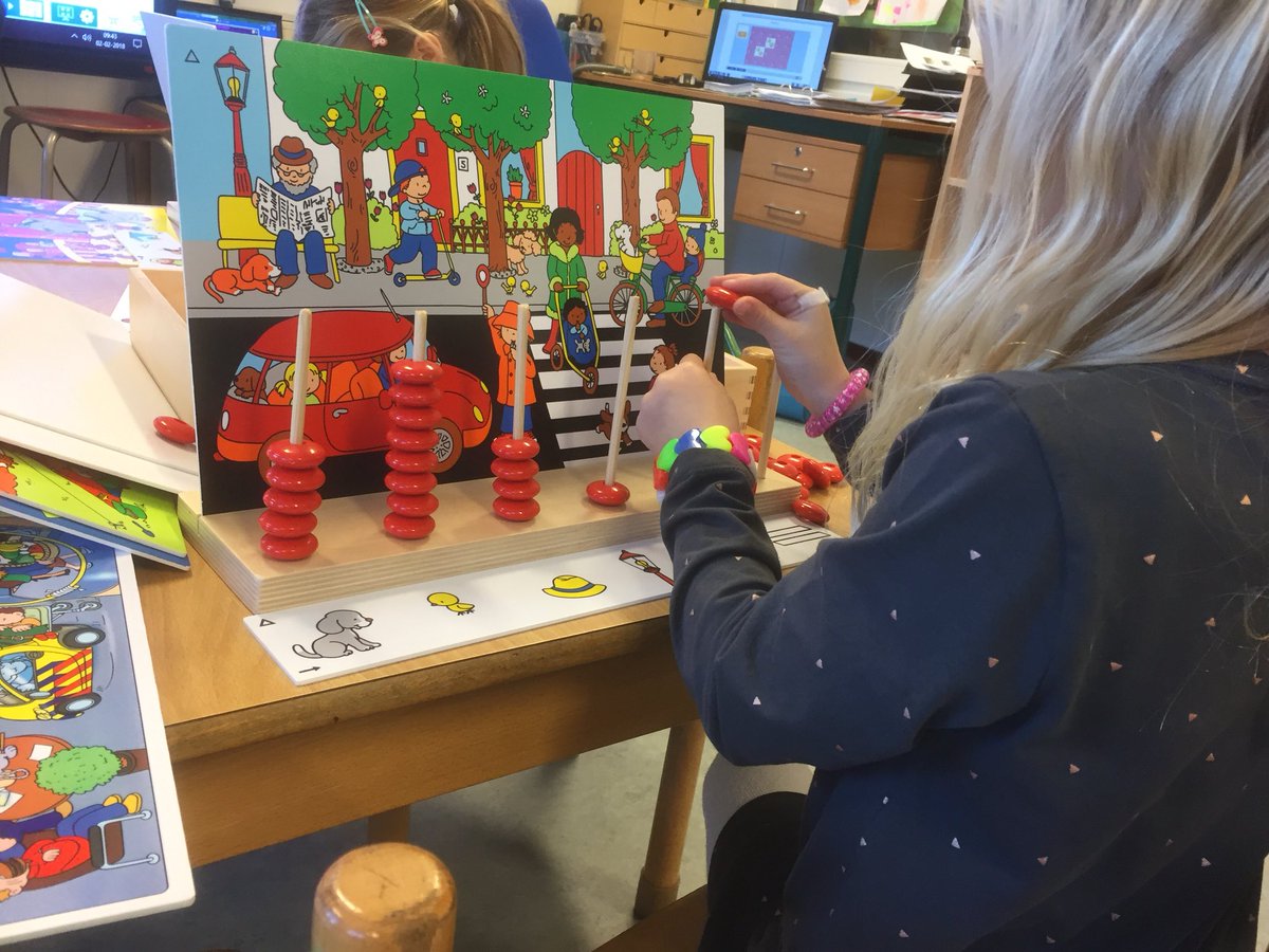 ErikKruis63's tweet photo. Groepsbezoek aan 1-2e gebracht. Werkles en instructie. Voorsl het tekenen met scheerschuim was leerzaam en leuk! https://t.co/eQRQPQuOgR