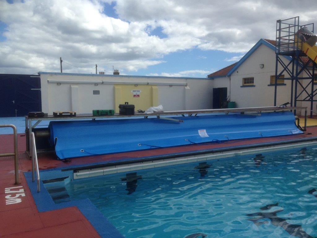 StoneyPool's tweet photo. Thanks @Tesco for £2.5K to help fund a new pool cover and repairs to the other. Here's the new cover being assembled. We couldn't have done it without #bagsofhelp https://t.co/BdkCDTWScZ