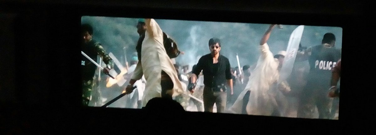 ManiPKCult's tweet photo. #TouchChesiChudu lo @RaashiKhanna mee Comedy+Hotness First half champesaru assalu mamulga ledhu anukunta @RaviTeja_offl  ni 2nd half Veera level lo elivate chesaru COP ga &amp; Dialogues👌 #Manisharma Garu me #BGM movie lo Peaks undhi. 
Final ga Bommaaa Hittttuuuuu..#DirSiri ✌👍👌 https://t.co/c7TJRTKjHL