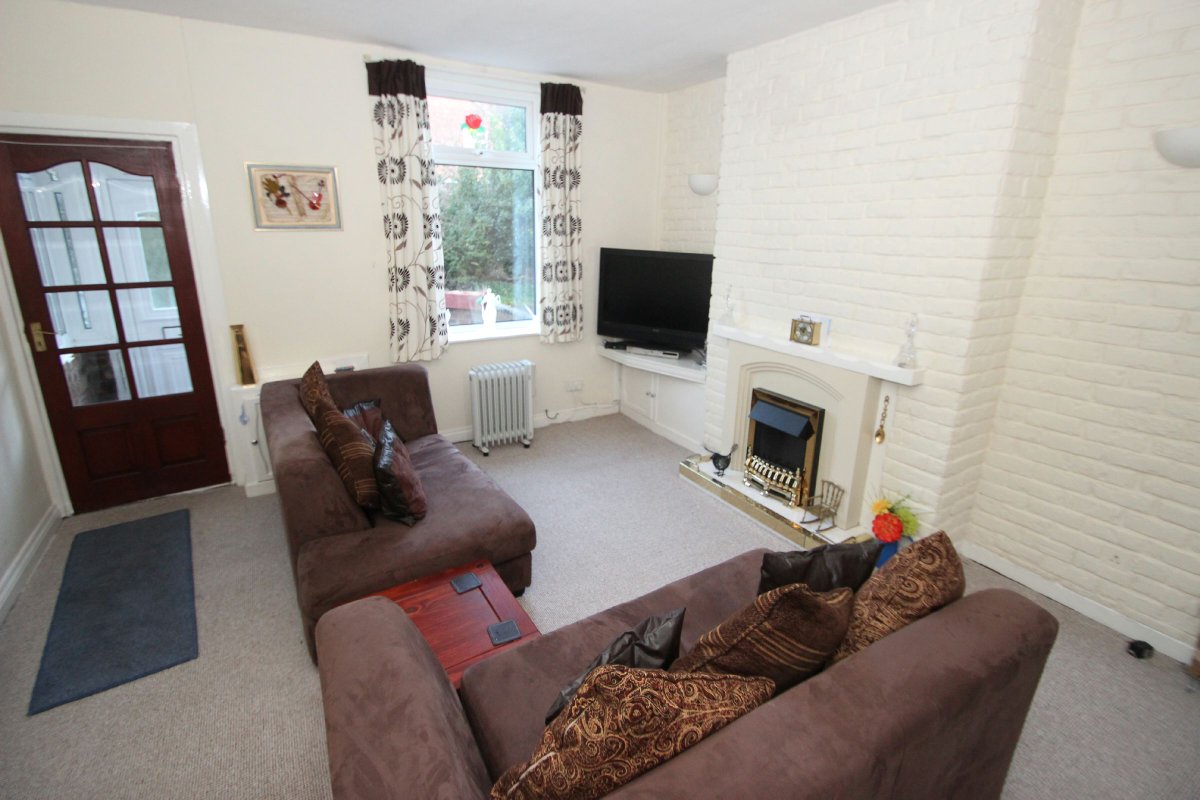WatersonsEASale's tweet photo. **#NEW!!** Holly Drive, #Sale - Β£225,000 - #2Bed #EndTerrace - CALL TO BOOK YOUR #VIEWING NOW! 0161 973 6688 #Property #EstateAgents #saletown #Manchester https://t.co/whpottpBGj