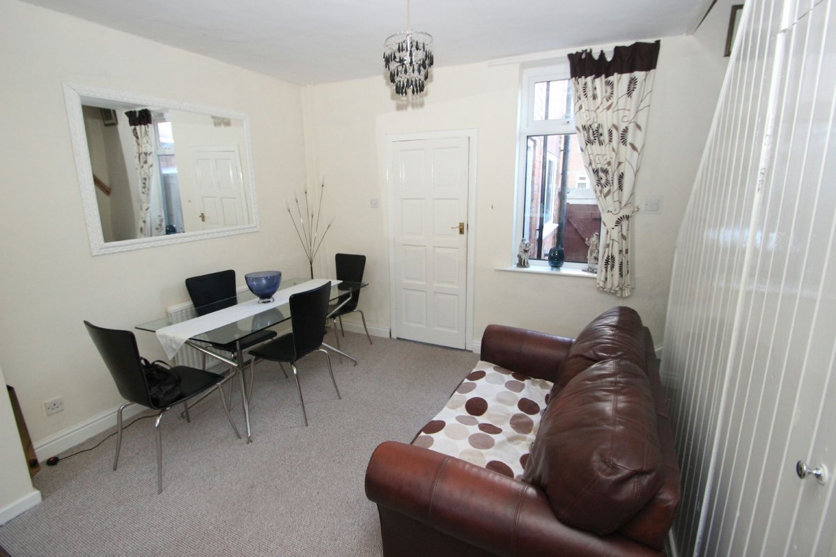 WatersonsEASale's tweet photo. **#NEW!!** Holly Drive, #Sale - Β£225,000 - #2Bed #EndTerrace - CALL TO BOOK YOUR #VIEWING NOW! 0161 973 6688 #Property #EstateAgents #saletown #Manchester https://t.co/whpottpBGj