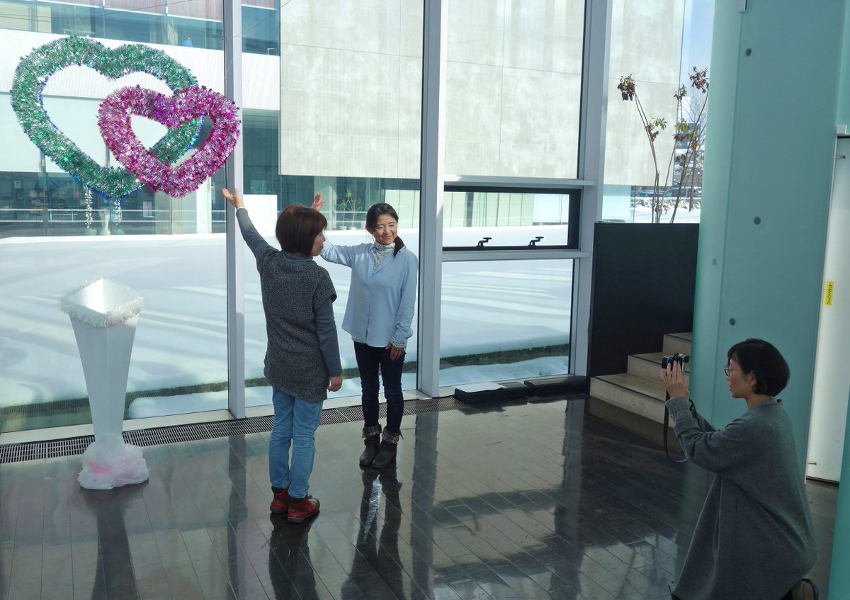chinoshiminkan's tweet photo. ［バレンタインメッセージ～ハートの花に想いを込めて］
だれかに伝えたいメッセージをハートの花に託し、館内のアーチに飾ります。ハートが重なるフォトスポットや伝声管もお楽しみください。2/14まで！
https://t.co/bZVfCoipNV
#バレンタインメッセージ #valentinemessage #茅野市民館 https://t.co/7QrTur9XqJ