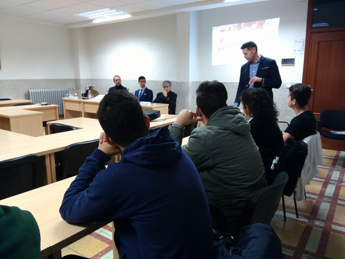 JavierMarcos13's tweet photo. Es el turno del Marketing, una profesión de futuro que queremos acercar a los alumnos del @CSAsalamanca a través de SCPF, @upsa y Miguel Ángel Martin, experto en Social Media Marketing. Gracias https://t.co/uIqcrHePWe