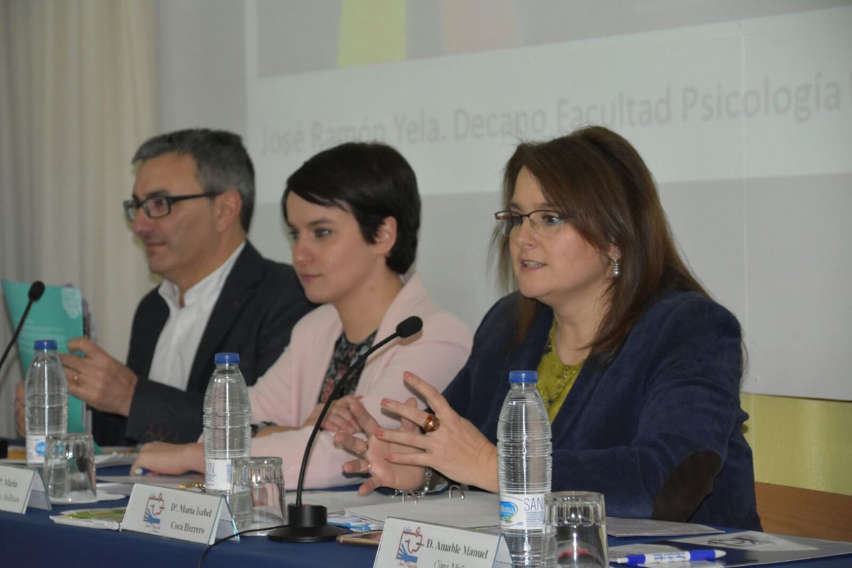 CSAsalamanca's tweet photo. José Ramón Yela (Decano de la Facultad de Psicología de la @upsa) y María Penado Abilleira (Profesora de la @ui1Universidad) debaten sobre "La Psicología como opción". #EnseñarEducando https://t.co/NKDhQa8zDu