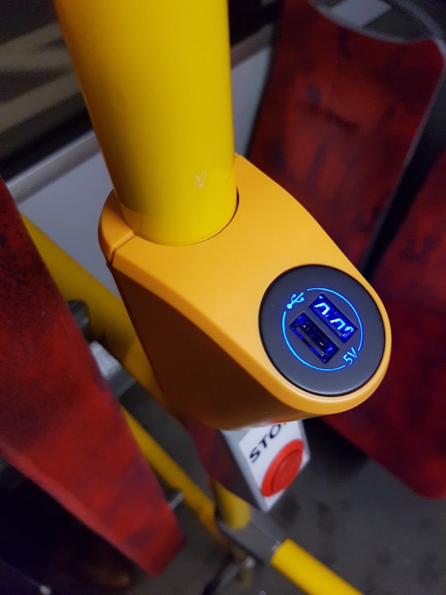warszawa's tweet photo. 200 ładowarek USB, czyli 400 gniazdek do ładowania telefonu czy tabletu zamontowaliśmy w #bus.ach @MZA_Warszawa. ⚡📱 Będą one też na wyposażeniu wszystkich zamawianych pojazdów. Na pewno się przydadzą, bo w ponad 1000 autobusów miejskich korzystamy już z Wi-Fi! https://t.co/wwXdoYKLKW