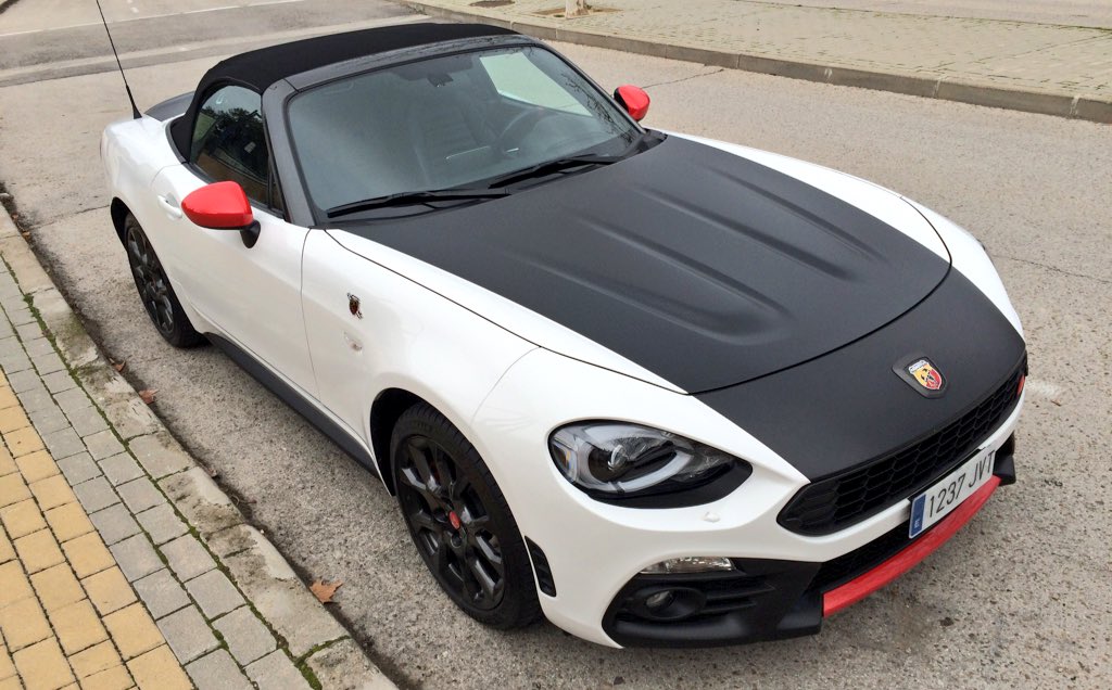 FUR_R's tweet photo. Buenos días , vecinos!!!! @Abarth_es #124spider #recordmonza próx en @vueltarapidafm https://t.co/k6ckRa43Hd
