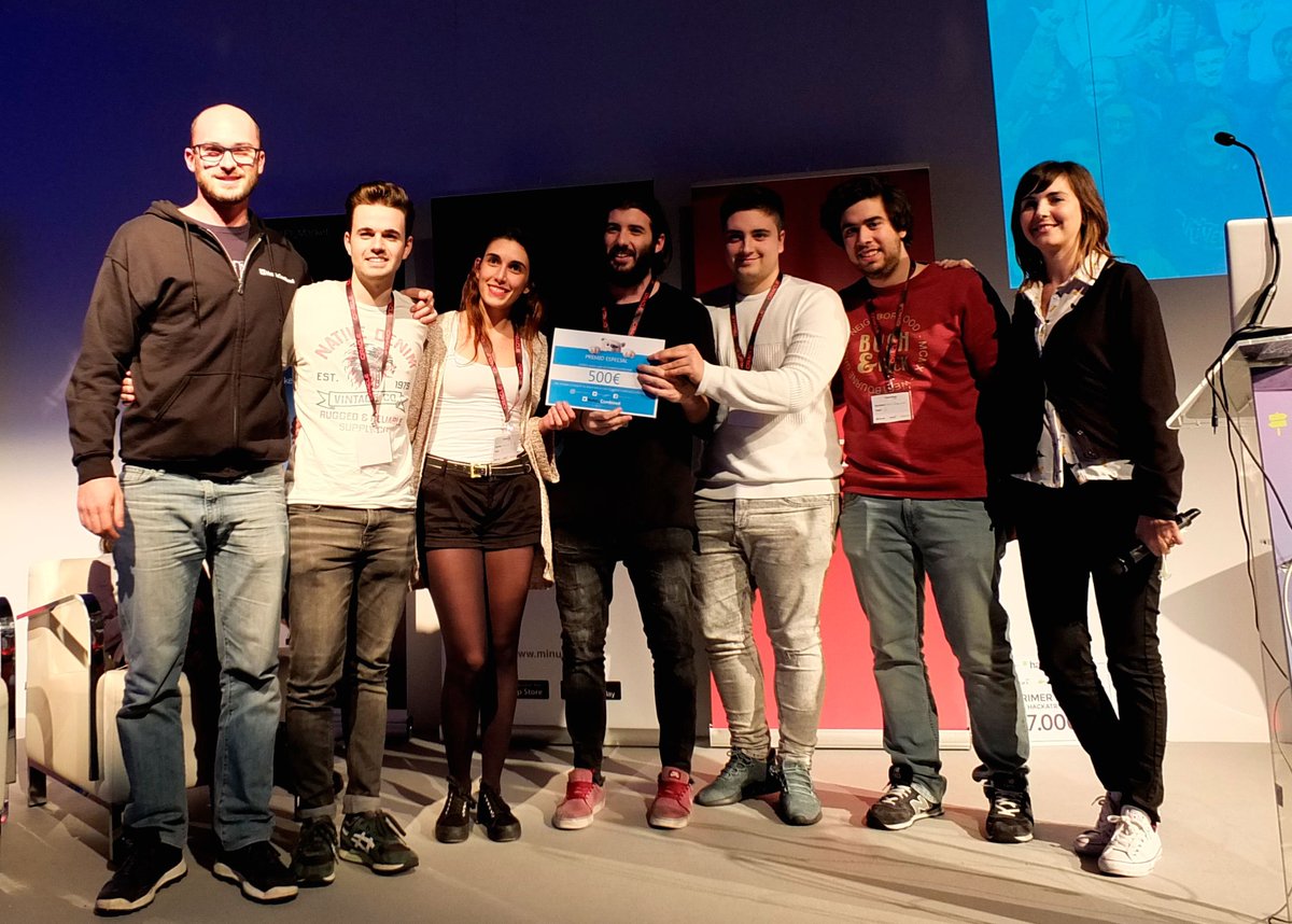hackatrips's tweet photo. "Programar durante toda la noche o tirar la toalla" ¿qué crees que eligió el equipo ganador de la cantera de @U_tad? Está claro que el esfuerzo tiene su recompensa y esta vez en forma de premiazo.
Averigua lo que se siente en #hackaTrips: https://t.co/R5ZdXFlUuT https://t.co/PhHt5sDxFX