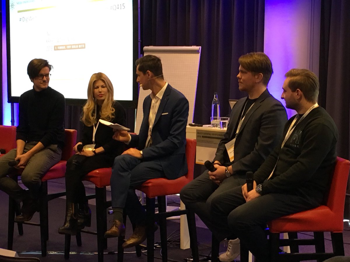 bizzenergy's tweet photo. Aktien, Immobilien, #Bitcoin. Die ganze Welt besteht aus Blasen. Die Experten auf dem Investorentag #Kryptowährungen glauben dennoch an die #Blockchain-Technologie. #DigiWelt https://t.co/Bzd4rhmupS